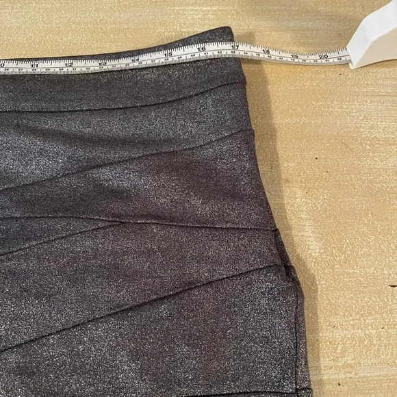 EXPRESS silver metallic bandage mini skirt. Zipper on side.
Size 4 - Picture 7 of 9